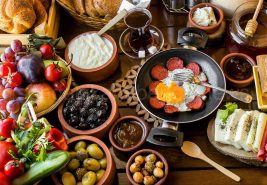 Mersin Kızkalesi’nde Kahvaltı Mekanları Ve Restoranlar